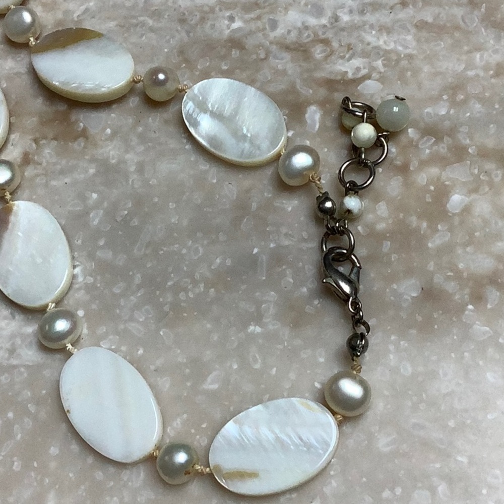 😍Shell Medallion Necklace😍 - Picture 3 of 11